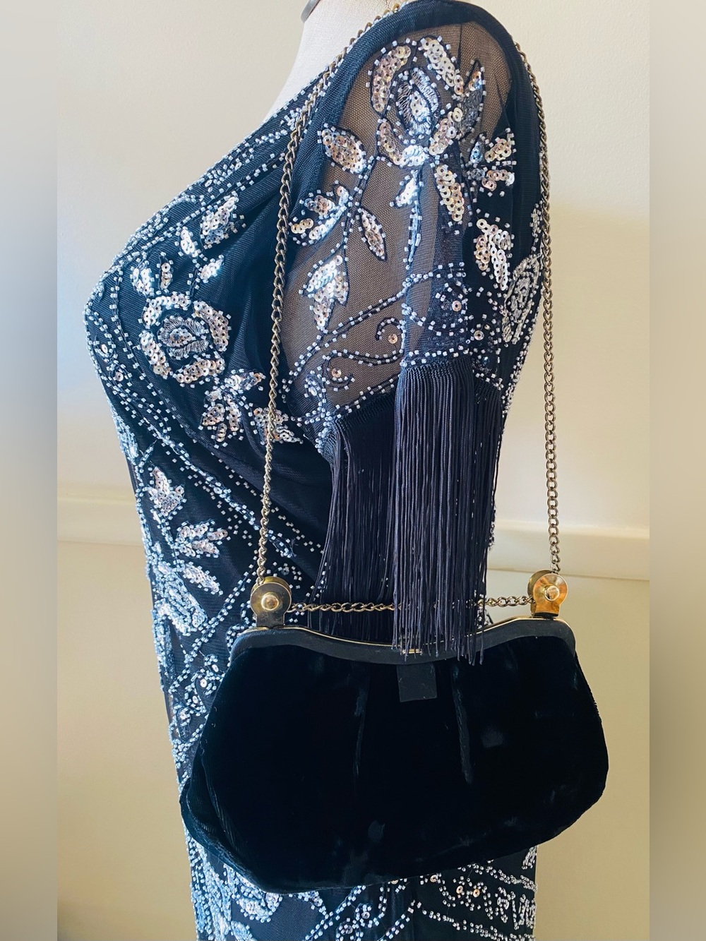 Vintage Black Velvet Chain-Handle Evening Bag with Gold Hardware - Picture 3 of 4